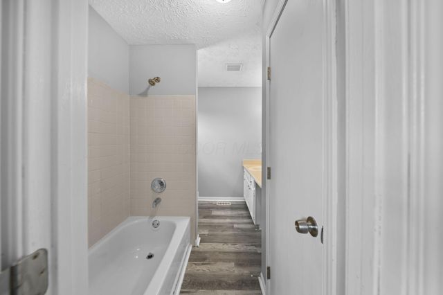 2392 Minerva Park Place, Columbus, OH 43229