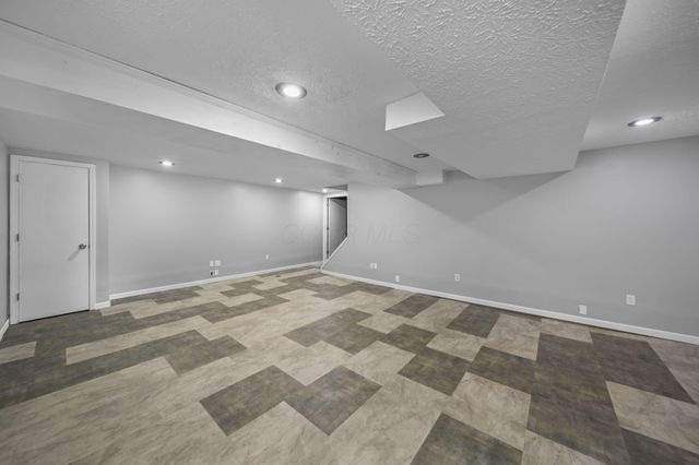 2392 Minerva Park Place, Columbus, OH 43229
