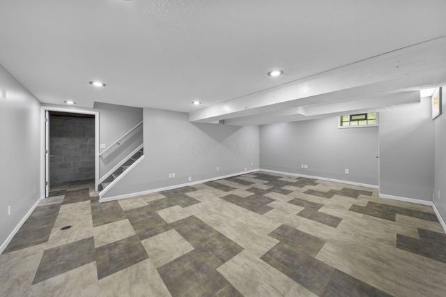 2392 Minerva Park Place, Columbus, OH 43229
