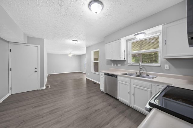 2392 Minerva Park Place, Columbus, OH 43229