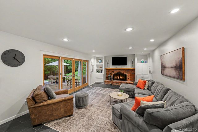 8265 Deerwood Road, Independence Charter Township, MI 48348