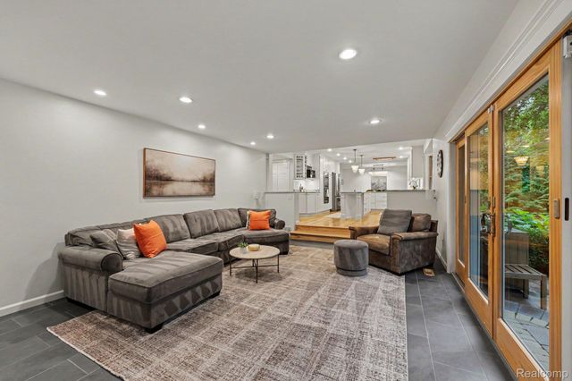 8265 Deerwood Road, Independence Charter Township, MI 48348