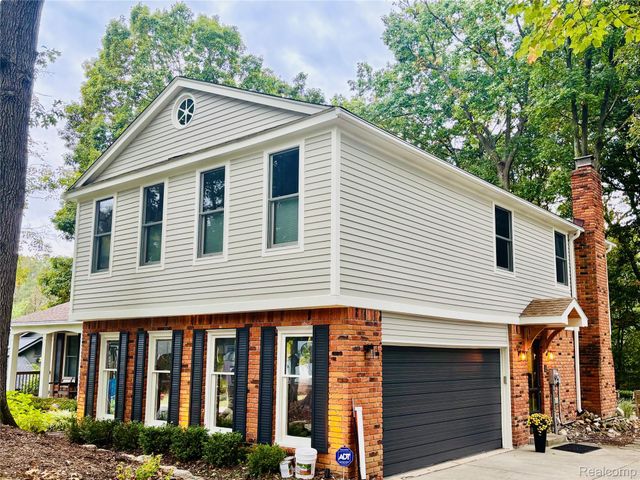 8265 Deerwood Road, Independence Charter Township, MI 48348