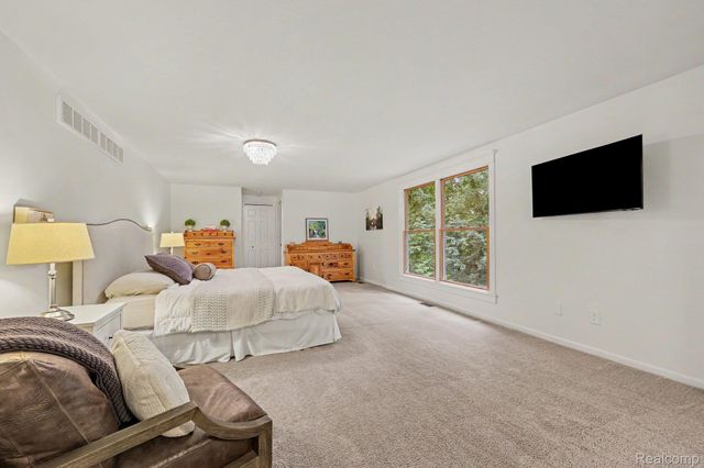 8265 Deerwood Road, Independence Charter Township, MI 48348