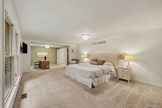 8265 Deerwood Road, Independence Charter Township, MI 48348