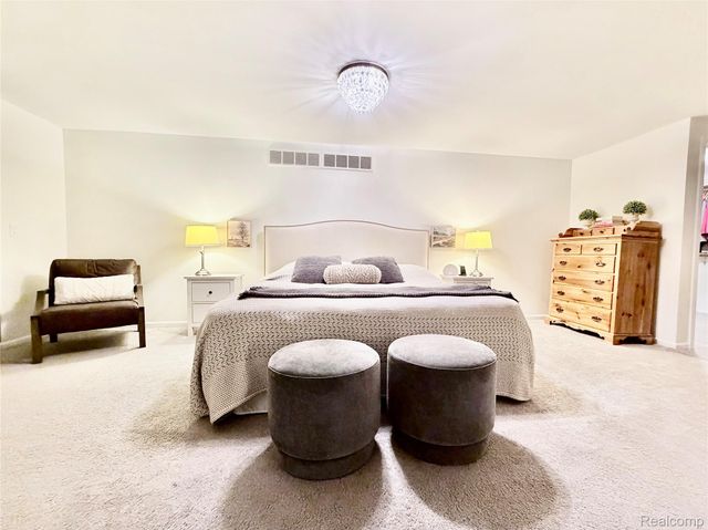 8265 Deerwood Road, Independence Charter Township, MI 48348