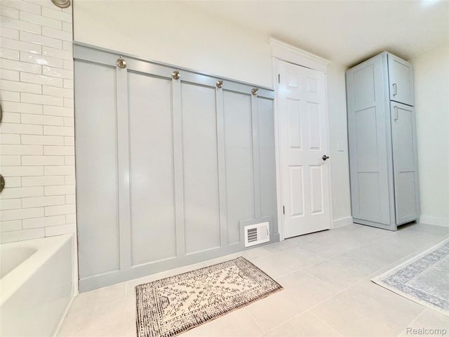 8265 Deerwood Road, Independence Charter Township, MI 48348