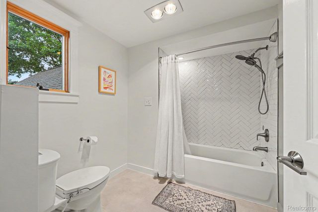 8265 Deerwood Road, Independence Charter Township, MI 48348