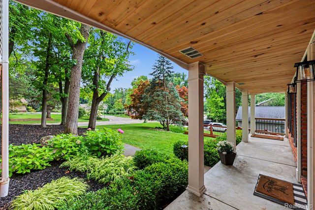 8265 Deerwood Road, Independence Charter Township, MI 48348