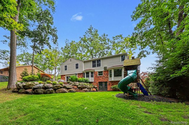 8265 Deerwood Road, Independence Charter Township, MI 48348