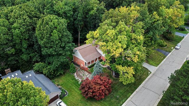 8265 Deerwood Road, Independence Charter Township, MI 48348