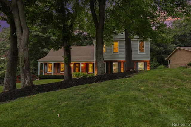 8265 Deerwood Road, Independence Charter Township, MI 48348