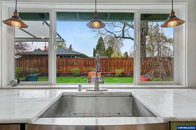 755 Ventura St N, Keizer, OR 97303