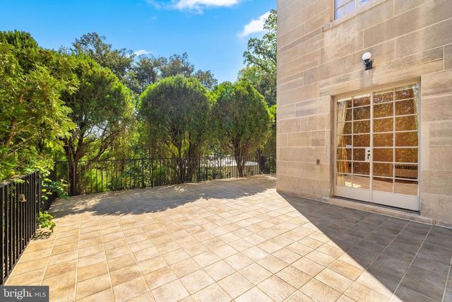 2884 WOODLAND DR NW, Washington, DC 20008