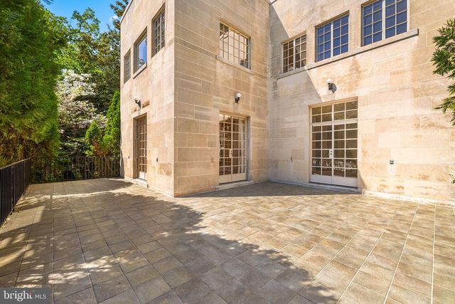 2884 WOODLAND DR NW, Washington, DC 20008