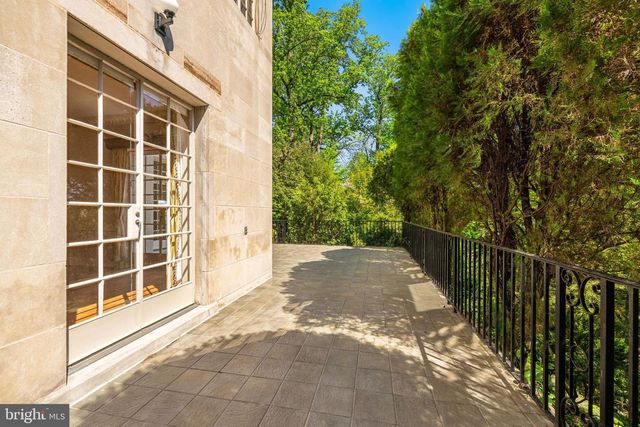 2884 WOODLAND DR NW, Washington, DC 20008