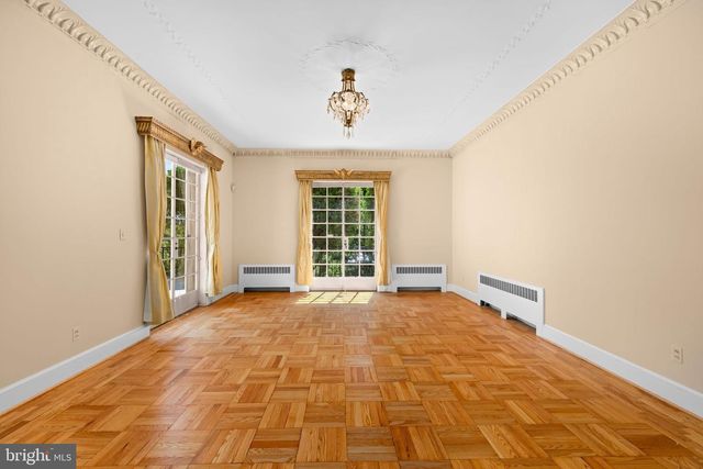2884 WOODLAND DR NW, Washington, DC 20008