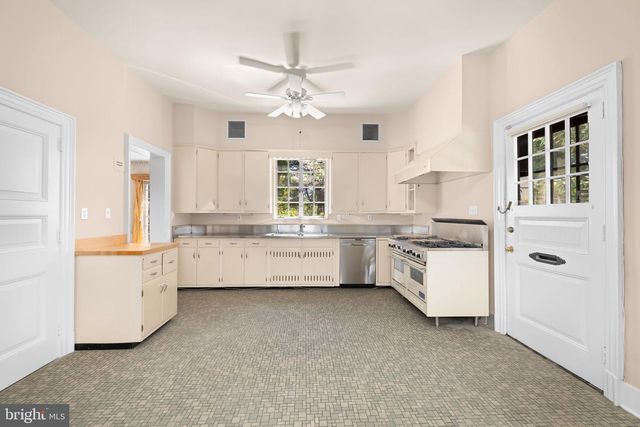 2884 WOODLAND DR NW, Washington, DC 20008