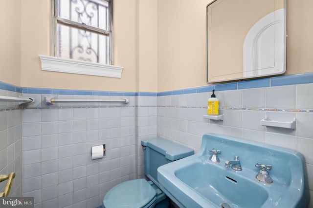 2884 WOODLAND DR NW, Washington, DC 20008