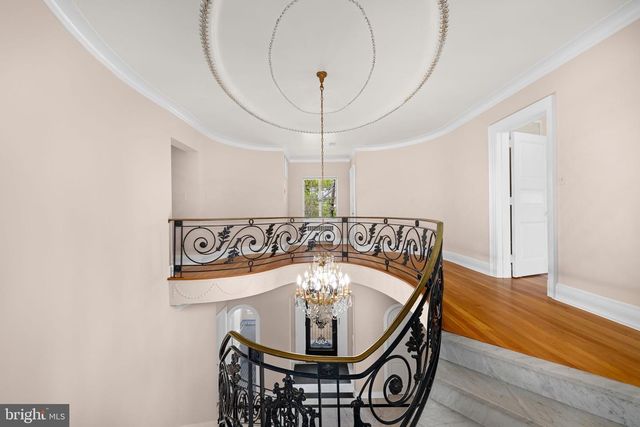 2884 WOODLAND DR NW, Washington, DC 20008