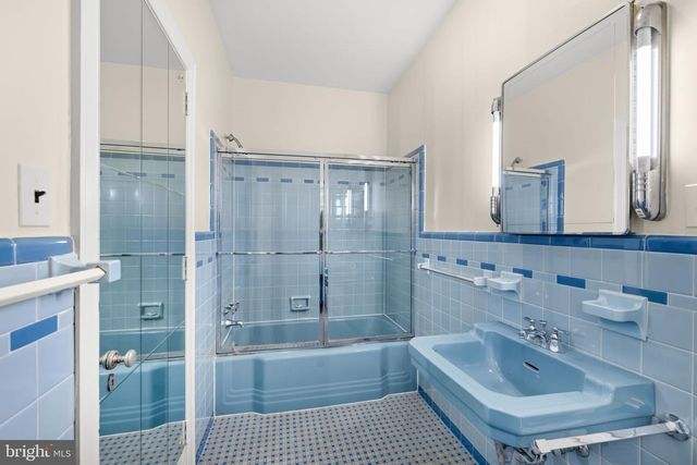 2884 WOODLAND DR NW, Washington, DC 20008
