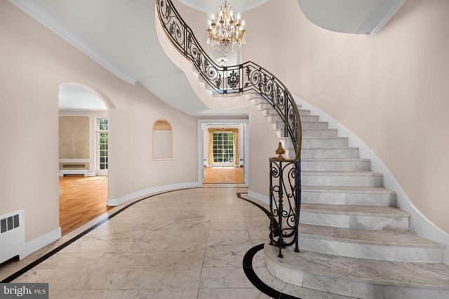 2884 WOODLAND DR NW, Washington, DC 20008