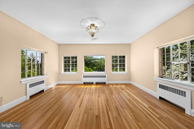 2884 WOODLAND DR NW, Washington, DC 20008