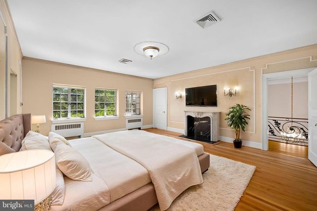 2884 WOODLAND DR NW, Washington, DC 20008