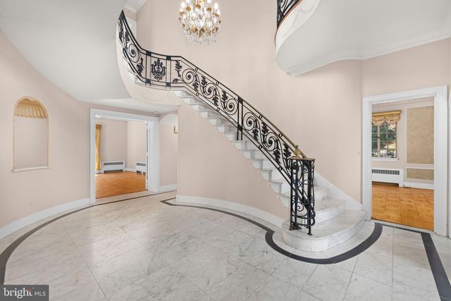 2884 WOODLAND DR NW, Washington, DC 20008