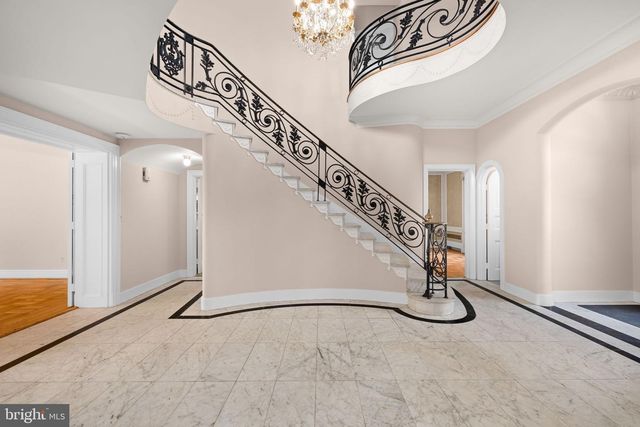 2884 WOODLAND DR NW, Washington, DC 20008