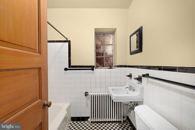 2884 WOODLAND DR NW, Washington, DC 20008