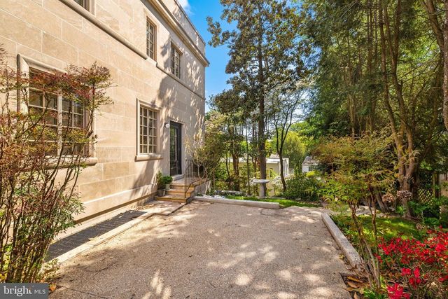 2884 WOODLAND DR NW, Washington, DC 20008