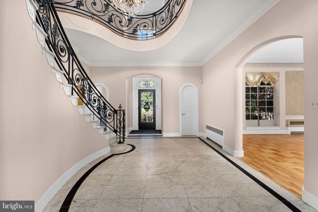 2884 WOODLAND DR NW, Washington, DC 20008
