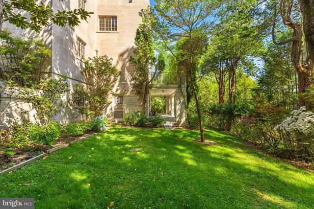 2884 WOODLAND DR NW, Washington, DC 20008