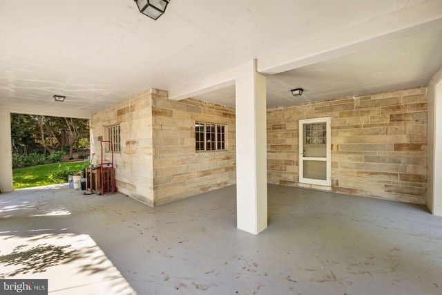 2884 WOODLAND DR NW, Washington, DC 20008