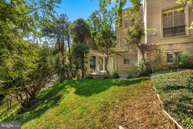 2884 WOODLAND DR NW, Washington, DC 20008