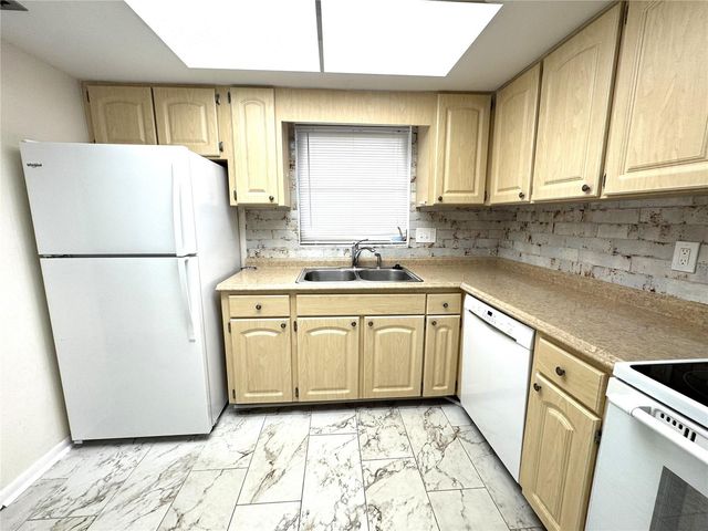 610 INDIAN ROCKS ROAD N 103, Belleair Bluffs, FL 33770