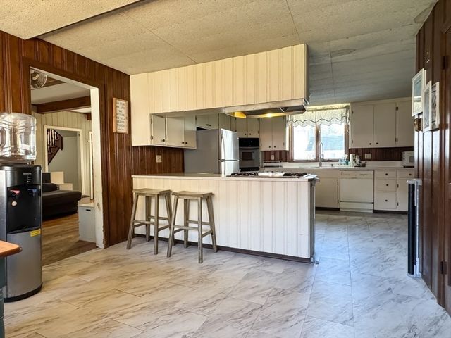 83 Newton Street, Greenfield, MA 01301