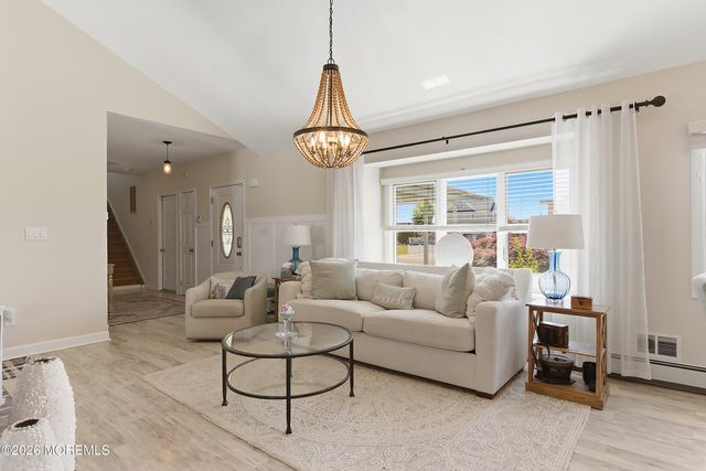 212 Riviera Drive, Toms River, NJ 08753