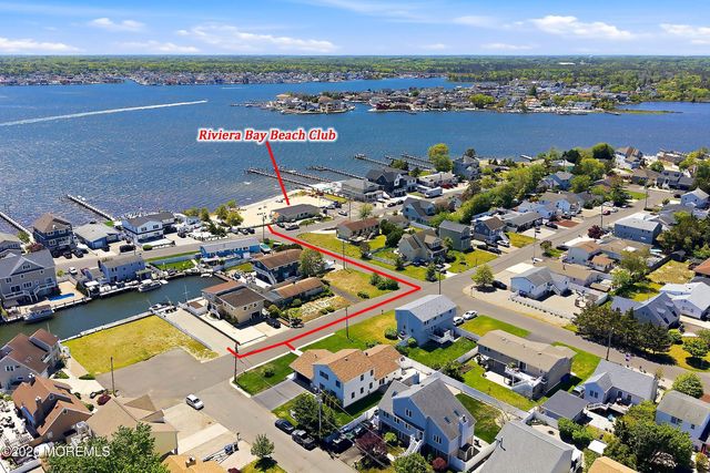 212 Riviera Drive, Toms River, NJ 08753