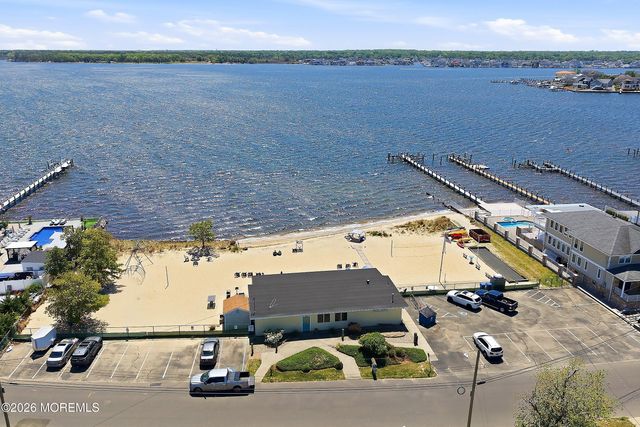 212 Riviera Drive, Toms River, NJ 08753