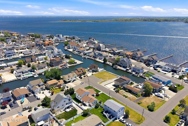 212 Riviera Drive, Toms River, NJ 08753