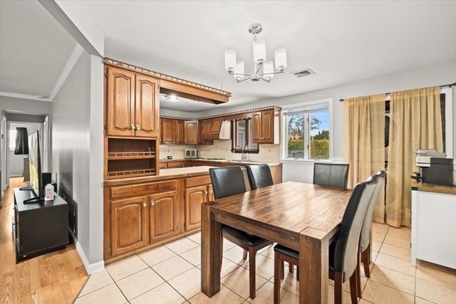 128 Windsor St, Fall River, MA 02723
