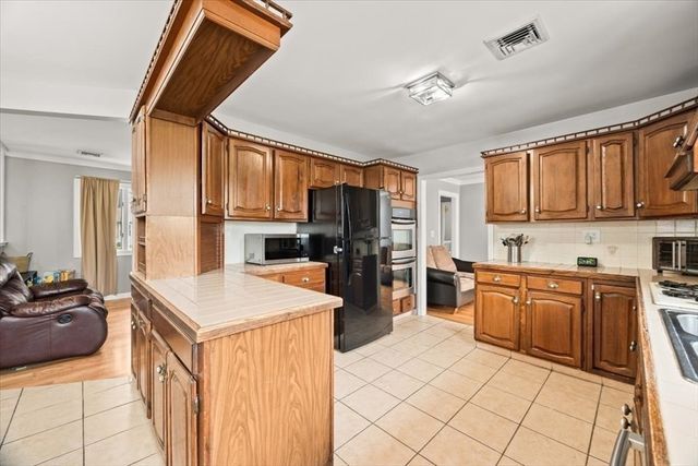 128 Windsor St, Fall River, MA 02723