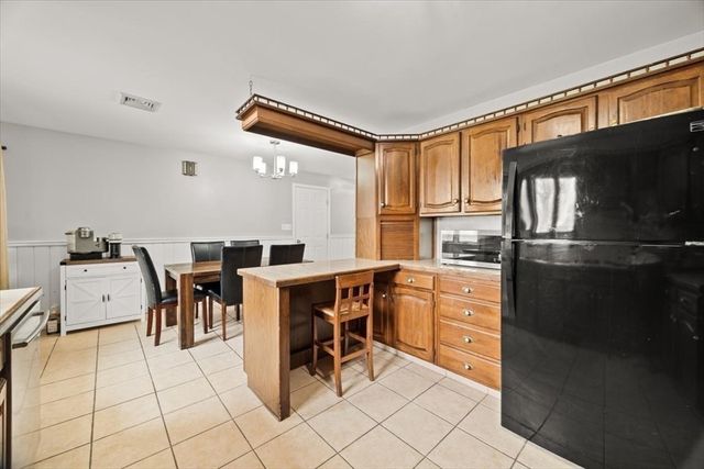 128 Windsor St, Fall River, MA 02723