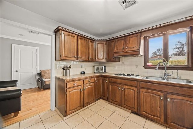 128 Windsor St, Fall River, MA 02723