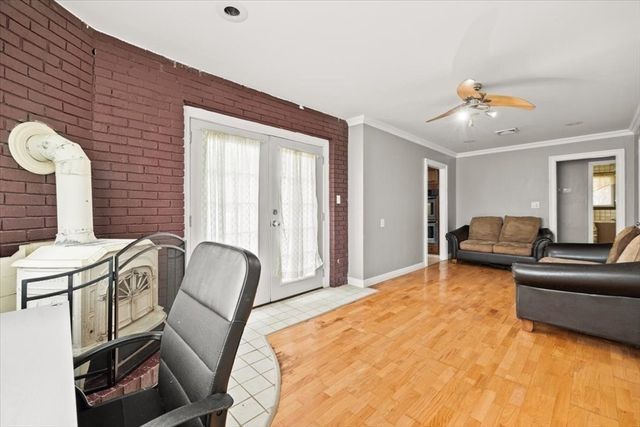 128 Windsor St, Fall River, MA 02723