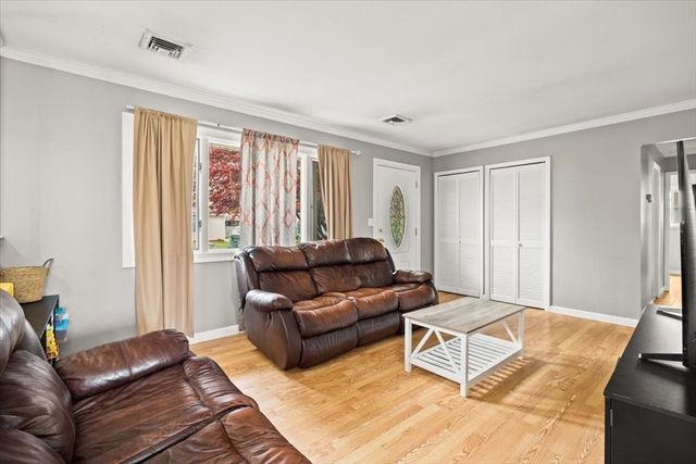 128 Windsor St, Fall River, MA 02723