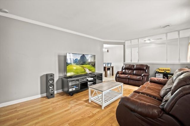128 Windsor St, Fall River, MA 02723