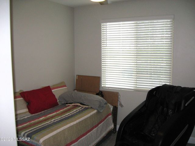 7725 S Crested Spring Drive, Tucson, AZ 85757